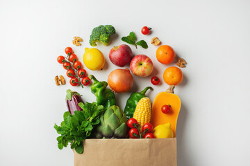 Delivery healthy food background. Healthy vegan vegetarian food in paper bag vegetables and fruits on white, copy space, banner. Shopping food supermarket and clean vegan eating concept © Vasiliy