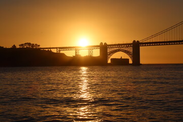 Fototapeta na wymiar sunset over the Golden Gate Bridge