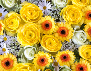 Composition of yellow and white flowers