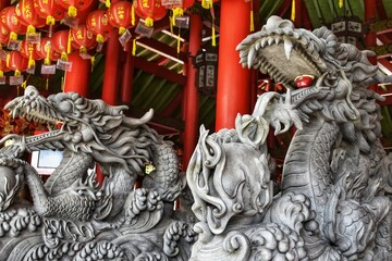 chinese dragon sculpture