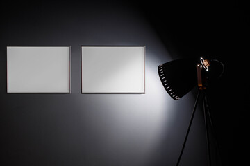 lampa, ściana, ciemność, podświetlenie, ramka do zdjęć na ścianie - - mock up - tło - pusta...