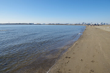 葛西臨海公園の人工ビーチから見る東京湾