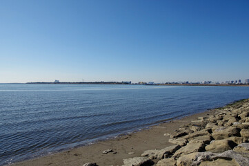 葛西臨海公園の人工ビーチから見る東京湾