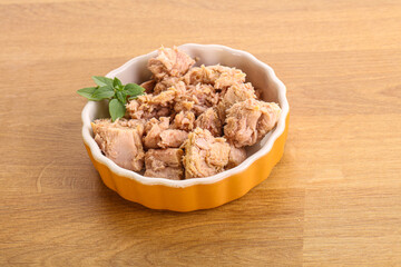 Canned tuna fish with oil
