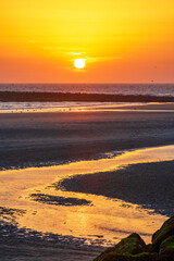 Obraz premium Coucher de soleil sur la plage de Le Portel