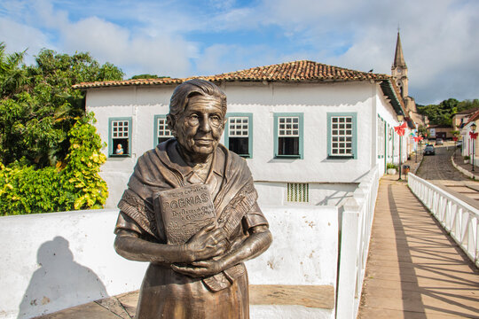 This new statue and old house are the brazilian poetess Cora Coralina on December, 2021, City Of Goias, Brazil.