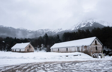 Paisaje nevado cerca de los Pirineos