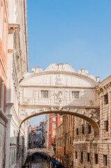 Venedig, Seufzerbrücke, Altstadt, Canale, Rio di Palazzo, Bogenbrücke, Dogenpalast, San Marco, Touristen, Besucher, Insel, Lagune,  Kanal, Sommer, Italien © bill_17