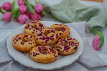 Obraz na płótnie Canvas sweet vanilla raspberry donuts on a table