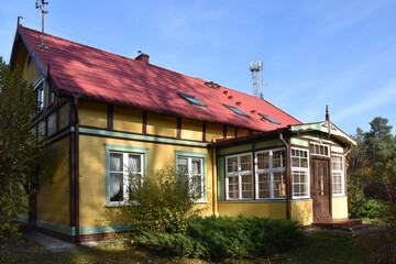 Fototapeta na wymiar Wiejski dom w Stegnie