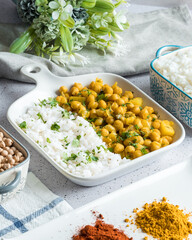 chickpea curry with white rice 
