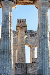 Ruiny starożytnej greckiej świątyni poświęconej bogini Afai, Grecja, Aegina - obrazy, fototapety, plakaty
