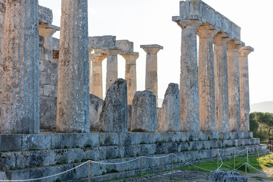 Ruiny starożytnej greckiej świątyni poświęconej bogini Afai, Grecja, Aegina