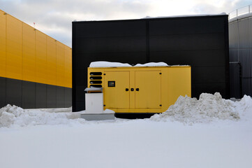 Mobile diesel generator for emergency power supply in winter. - obrazy, fototapety, plakaty