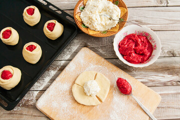 Sculpt russian buns vatrushki.