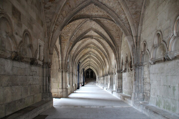 Fototapeta na wymiar cloister of the saint-etienne cathedral in toul (france) 