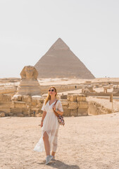 Tourist in Egypt, Giza, concept of vacation and travel to Africa - obrazy, fototapety, plakaty