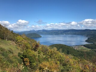 Fototapeta na wymiar 北海道・有珠山のハイキングと支笏湖