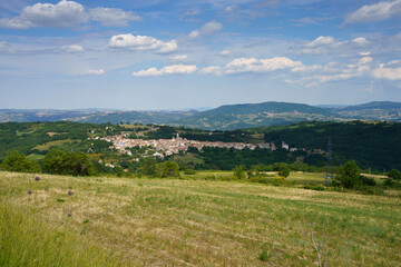 Fototapeta na wymiar Landscape in Molise near Macchiagodena and Frosolone. View of Sant Elena Sannita