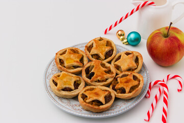 Mince pies on blue plate.