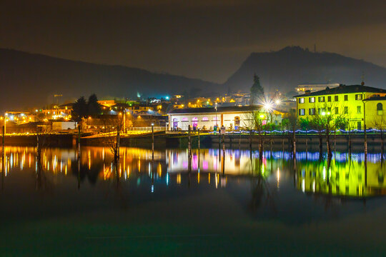 Lungo lago d'Iseo - paratico IT