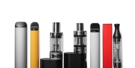 Obraz premium Different electronic cigarettes on white background, top view