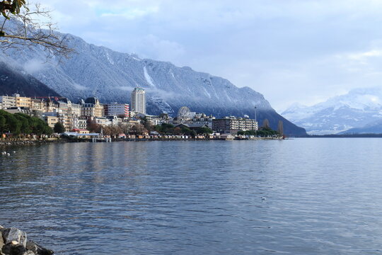 Montreux y el Lac L&egrave;man en Suiza en una tarde de invierno