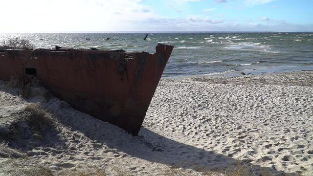 Wrak statku nad morzem, Hel
