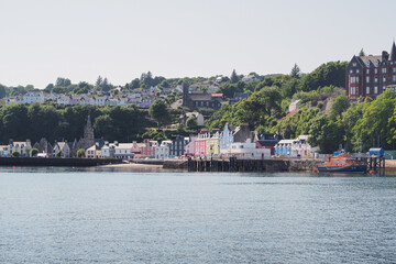Fototapeta na wymiar Colourful painted houses around the harbour of Tobermory on the Isle of Mull, Hebrides, Scotland, UK