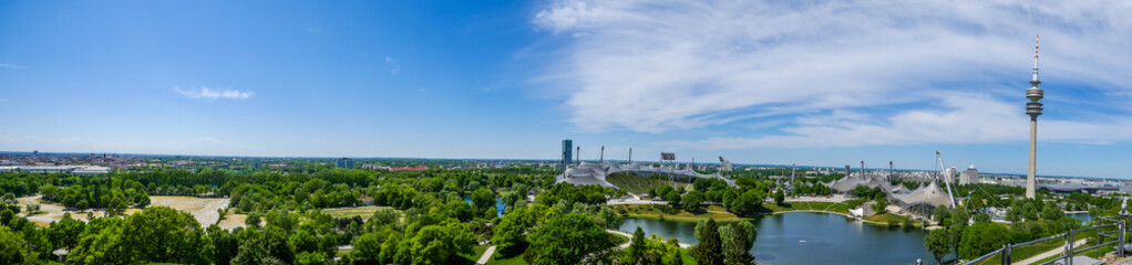 Fototapeta na wymiar Panoramic view over the city of Munich in Bavaria