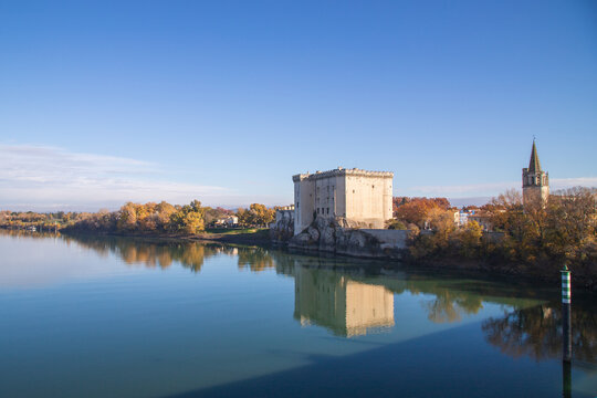 Tarascon la Ch^teau du Roi Ren&eacute;.