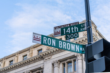 Obraz premium Street sign for Ron Brown Way in Washington DC includes the symbol for the DC flag. Ronald H Brown was the first African American to hold the positions of Chairman of the DNC and Secretary of Commerce