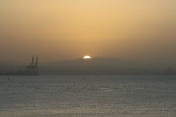 Un coucher de soleil sur la mer