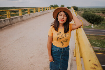 Fototapeta premium Mujer Disfrutando el verano