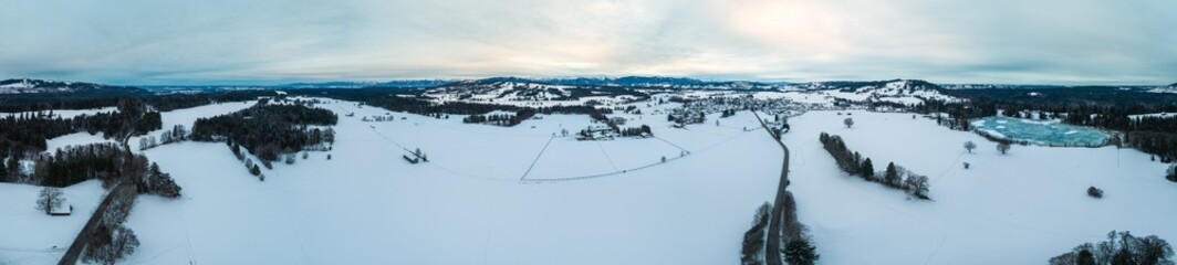 Fototapeta na wymiar Winterlandschaft, Drohnenaufnahme, Panorama, Winter, Schnee, Landschaft, Luftbild, Luftaufnahme, Sonne, Nebel, Wolken