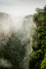 Fototapeta na wymiar canyon of itaimbezinho seen from above in day with many clouds - Brazil.
