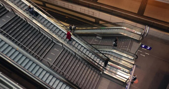 Escalators of a trainstation