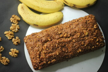 Banana bread made with wholewheat flour and coconut oil. Baked with cinnamon, sugar and walnut for a crunchy top