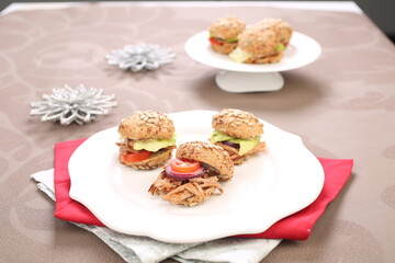 Sandwich with tuna and vegetables