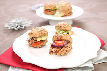 Sandwich with tuna and vegetables