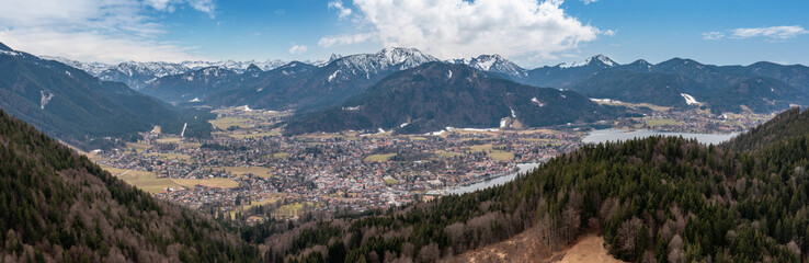 Fototapeta premium Hiking during early spring in the Bavarian alps