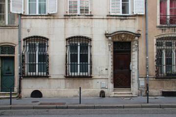 Fototapeta na wymiar house (or flat building ?) in nancy (france)