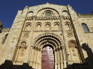 Obraz premium Romanesque Cathedral of Zamora. (12-13 century). Spain. View of decoration of the Door of the Bishop.