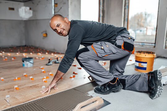 Floor tiling trowel outlet