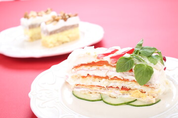 Salty cake of roasted peppers, cheese and ham