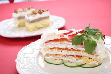 Salty cake of roasted peppers, cheese and ham