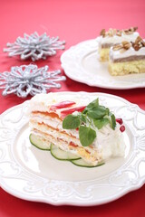 Salty cake of roasted peppers, cheese and ham