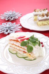 Salty cake of roasted peppers, cheese and ham