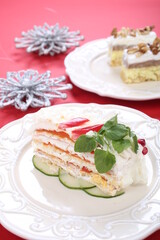 Salty cake of roasted peppers, cheese and ham