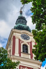Obraz premium Church in Szentendre, Hungary on a cloudy day